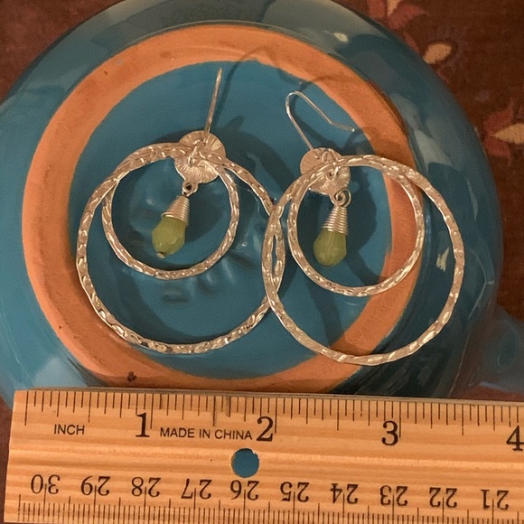 Hammered silver, double hoop dangle earrings - Picture 5 of 7